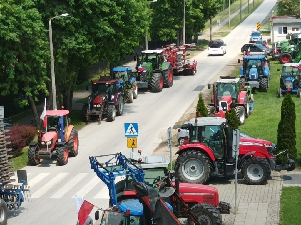 Protest rolników pod Urzędem Gminy w Zakrzewie