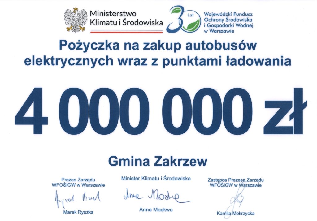 Tablica informacyjna informująca o pożyczce na zakup autobusów elektrycznych wraz z punktami ładowania dla Gminy Zakrzew w kwocie 4000000zł