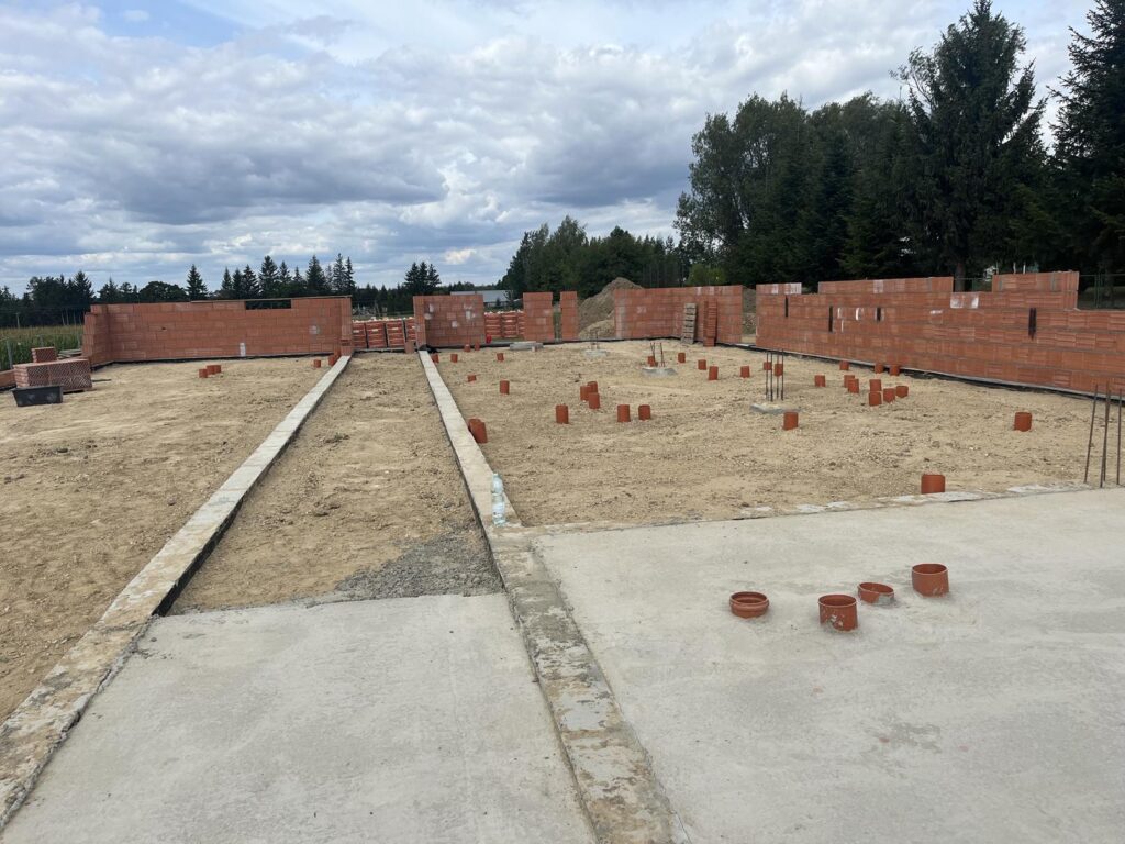 Widok z budowy żłobka w Zakrzewie  