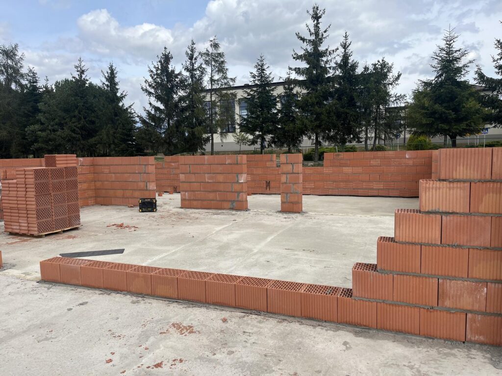 Widok z budowy żłobka w Zakrzewie  ściany